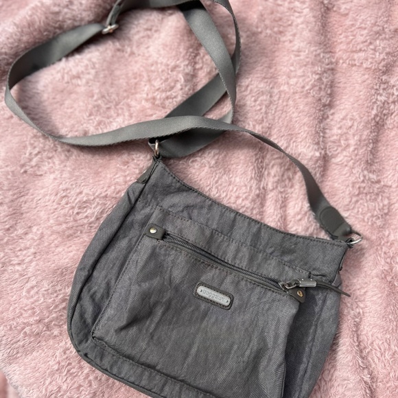 Baggallini gray shoulder or crossbody bag with security wallet - Picture 2 of 7
